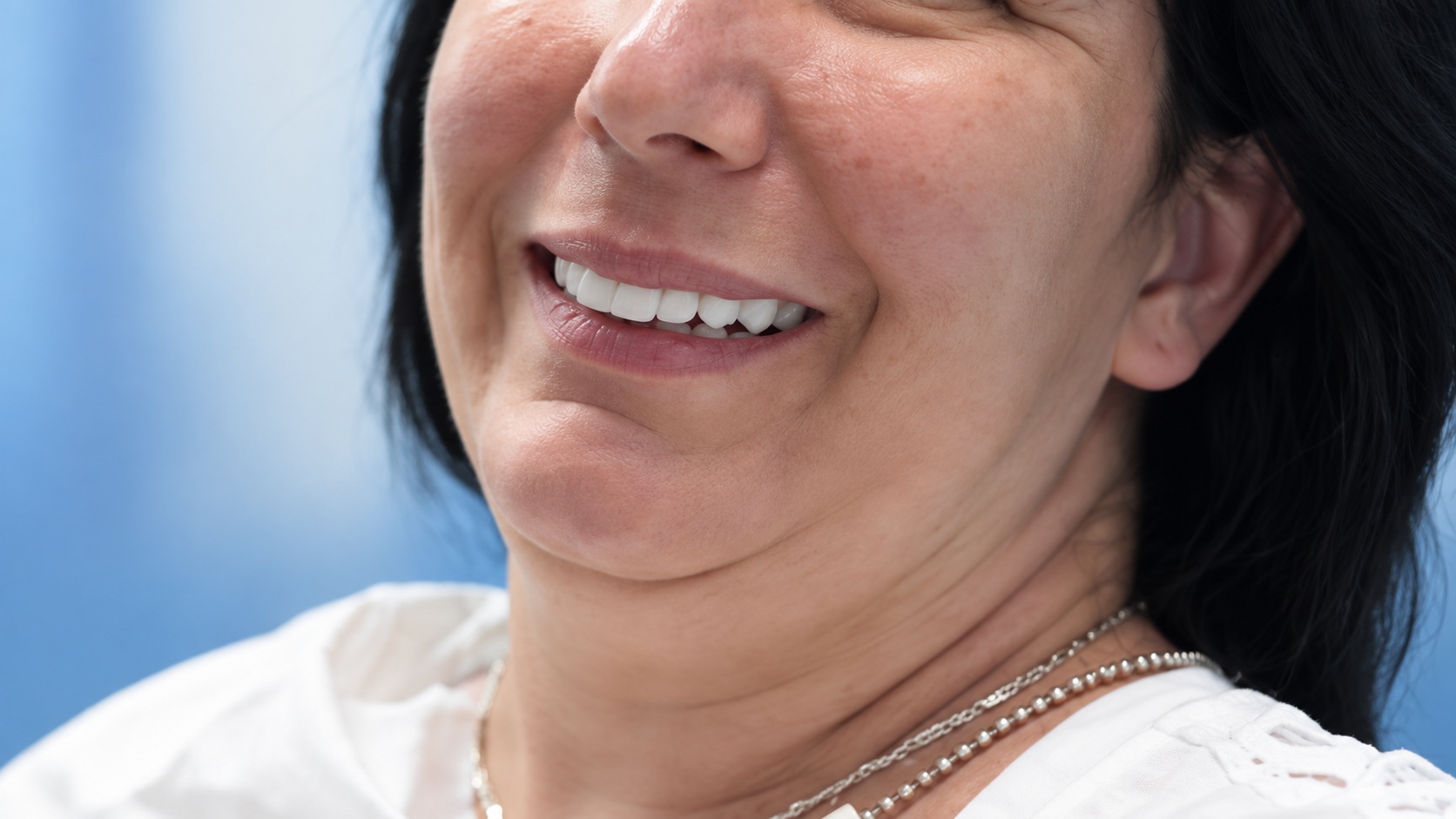 Una sonrisa en detalle · Recreación editorial