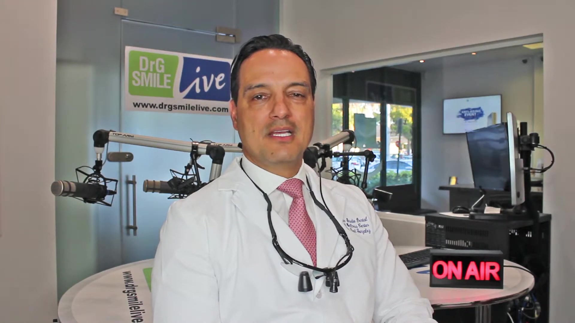 El doctor en el vídeo original.