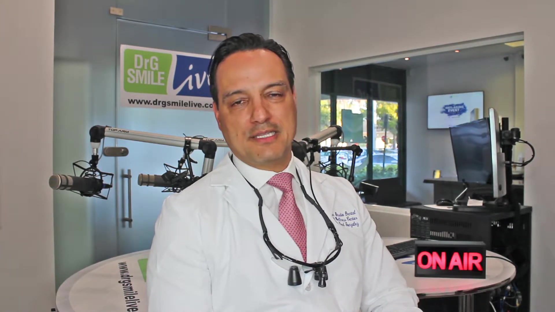 El doctor en el vídeo original.