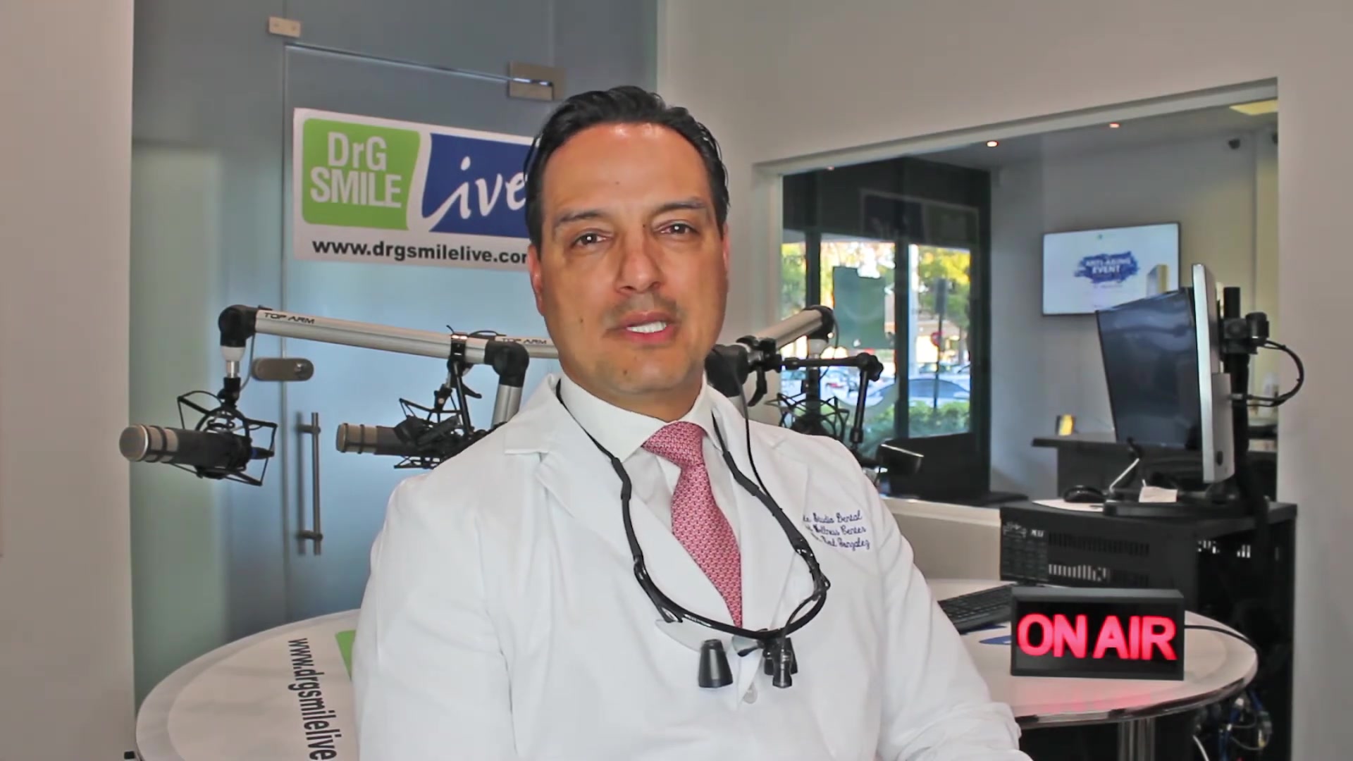 El doctor en el vídeo original.