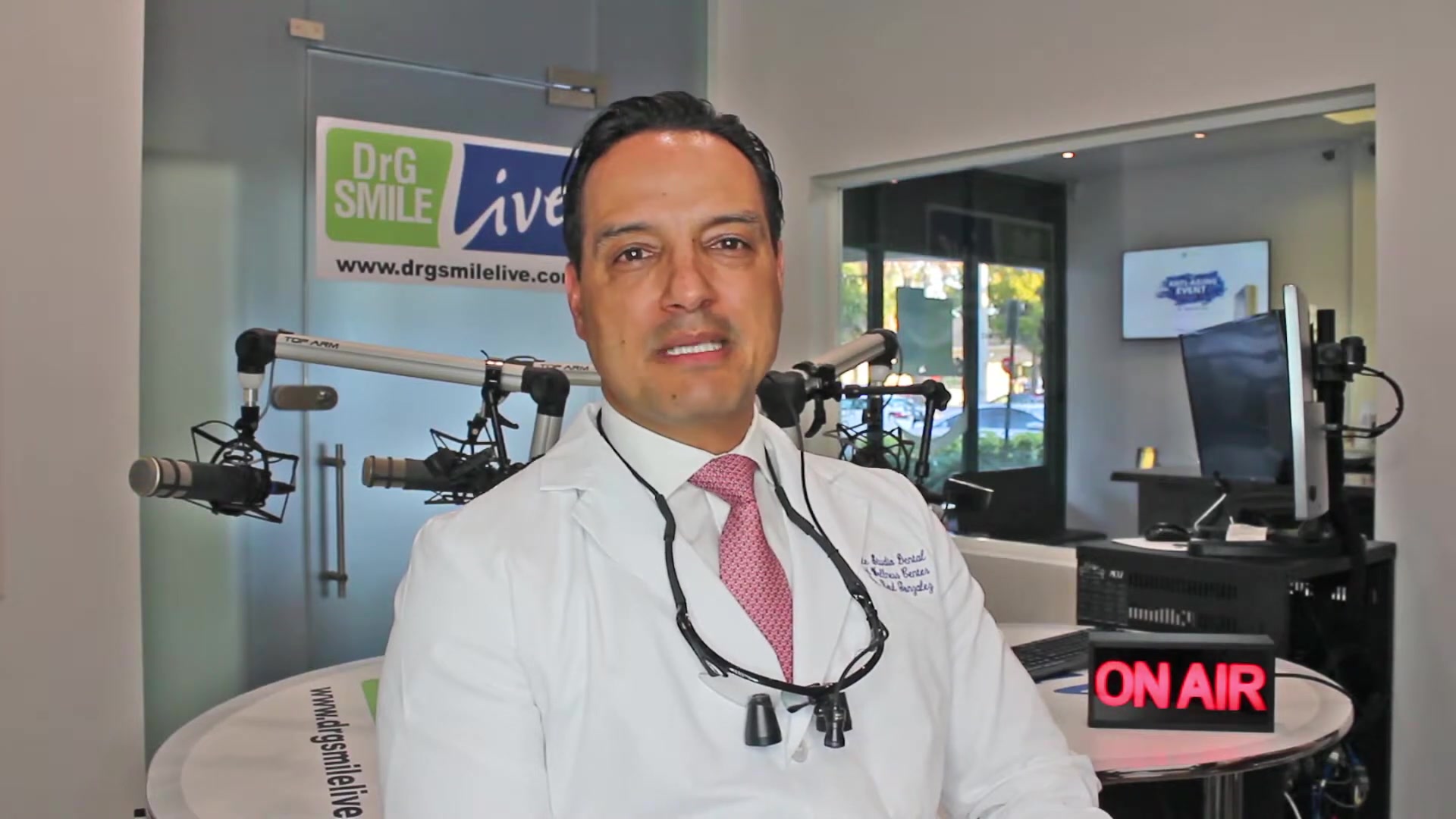 El doctor en el vídeo original.
